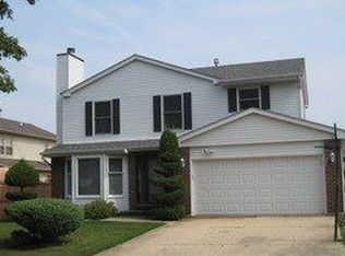 555 Lincoln St, Roselle, IL 60172