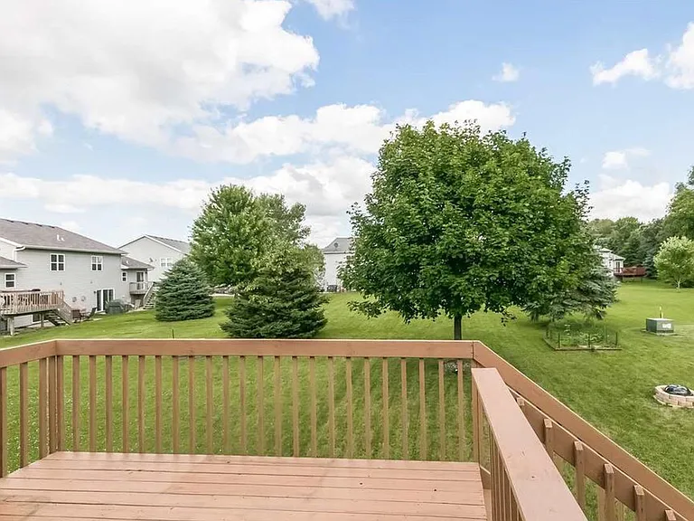 1087 N Pine St — Photo 19