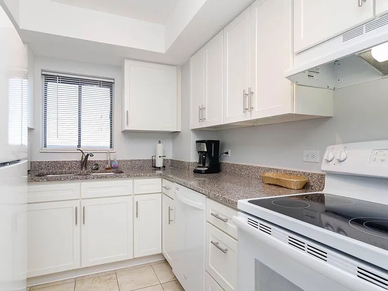 95 S Lumina Ave #8H — Photo 12