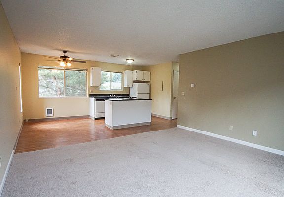 4th image of 3705 SE 35th Pl APT 17