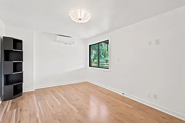 1621 1/2 Bridgeport Dr — Photo 10
