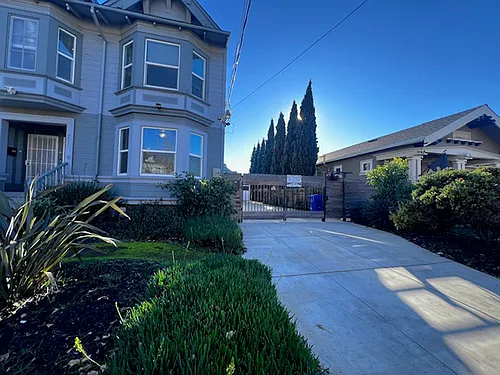 709 32nd St Photo 1