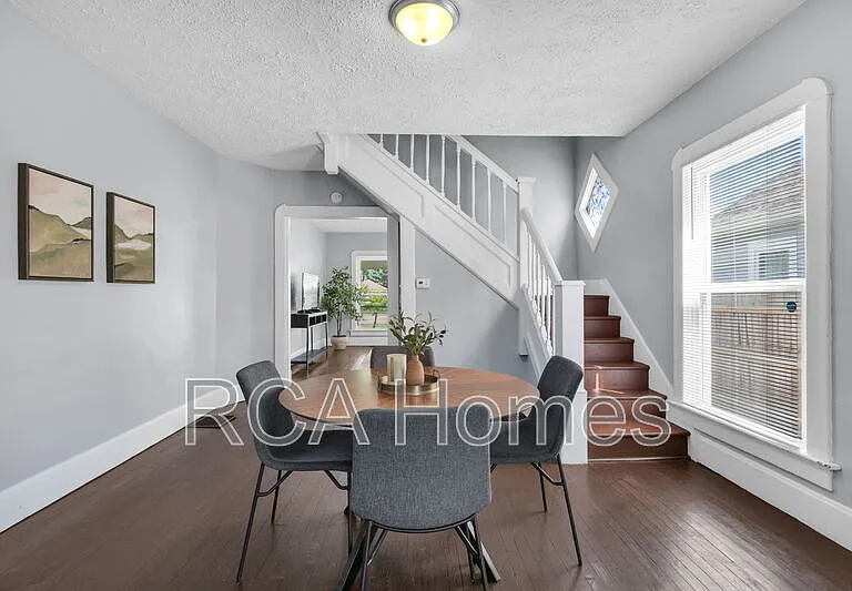 1011 E Raymond St — Photo 5