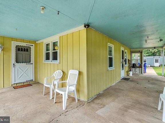 4th image of 375 Cloverleaf Rd