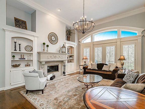 2nd image of 18425 Canterbury Ct