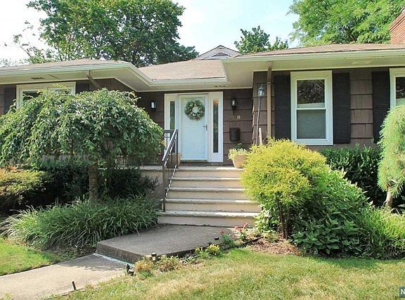3rd image of 560 Grove St