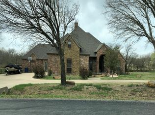 2005 Willow Bend Dr, Oak Leaf, TX 75154