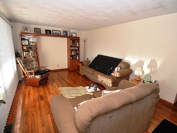 3rd image of 2152 Wilshire Dr