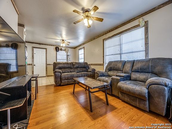 3rd image of 147 Shady Oaks Ct