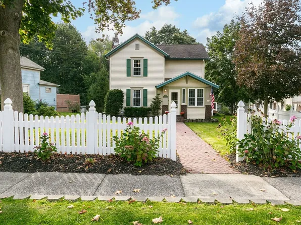 124 East Ave, Minoa, NY 13116
