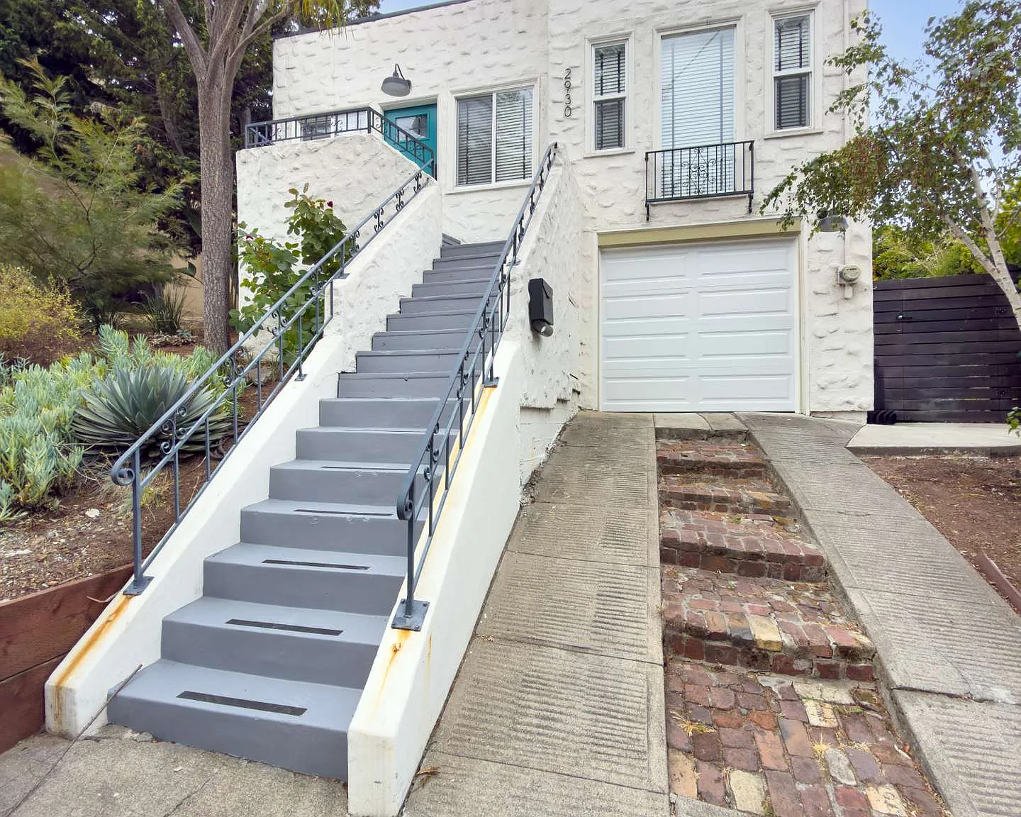 3 bed, 1270 sqft, $4,250 — Photo 2