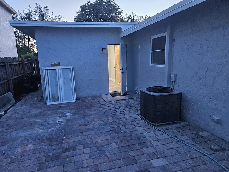 6420 N Dixie Hwy — Photo 13