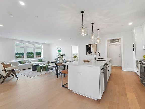 3rd image of 62 Foundry St #505