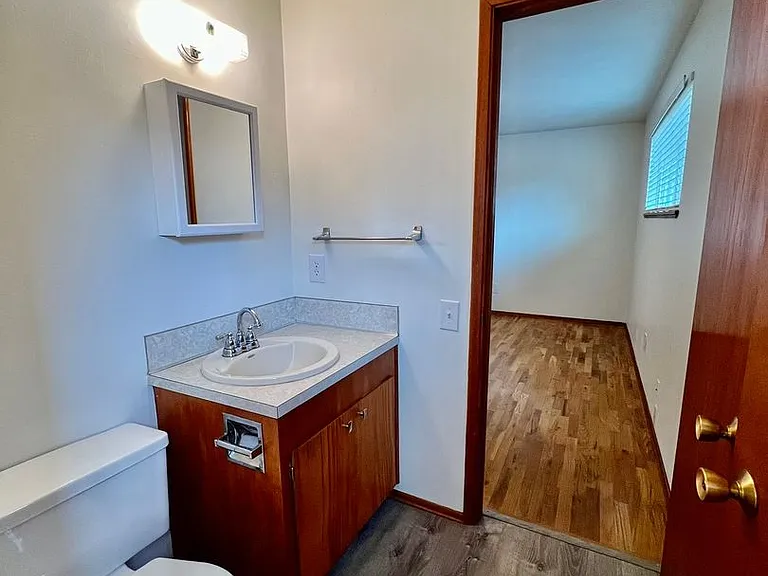 4020 15th Ct NE — Photo 18