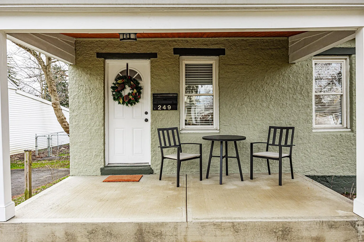 249 Rosslyn Ave photo 1