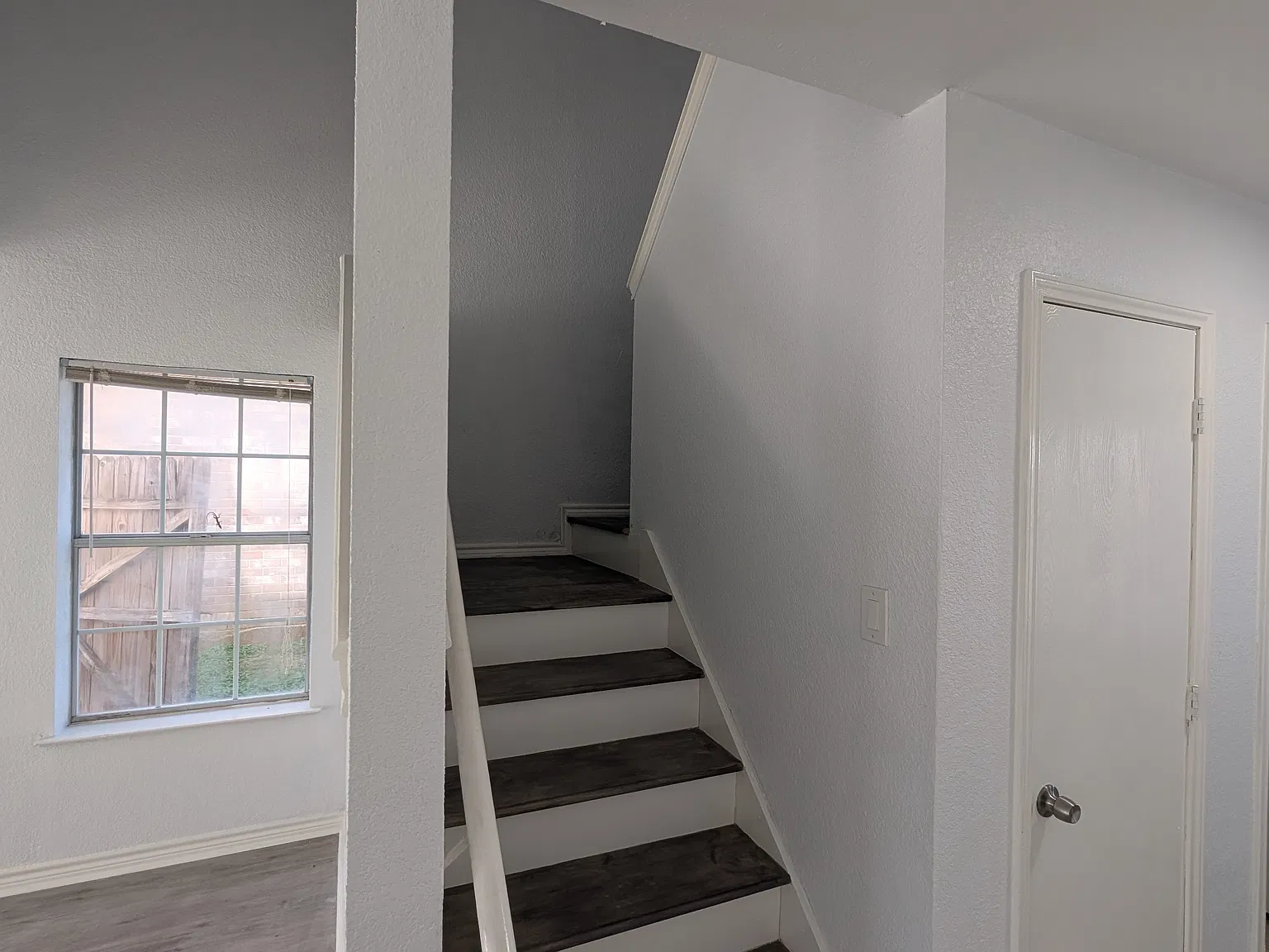 3 bed, 2.5 bath, 1503 sqft, $2,100 — Photo 2
