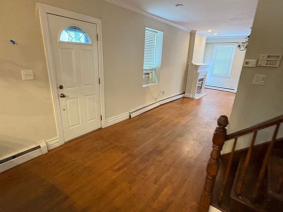 4th image of 32 Warwick St