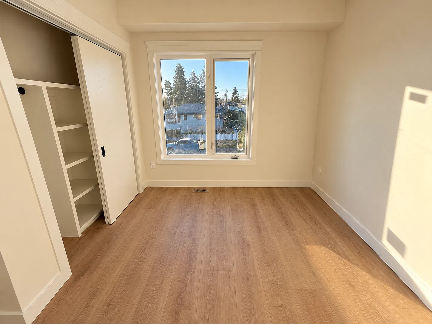 2226 46 St SE, Calgary, AB — Photo 3