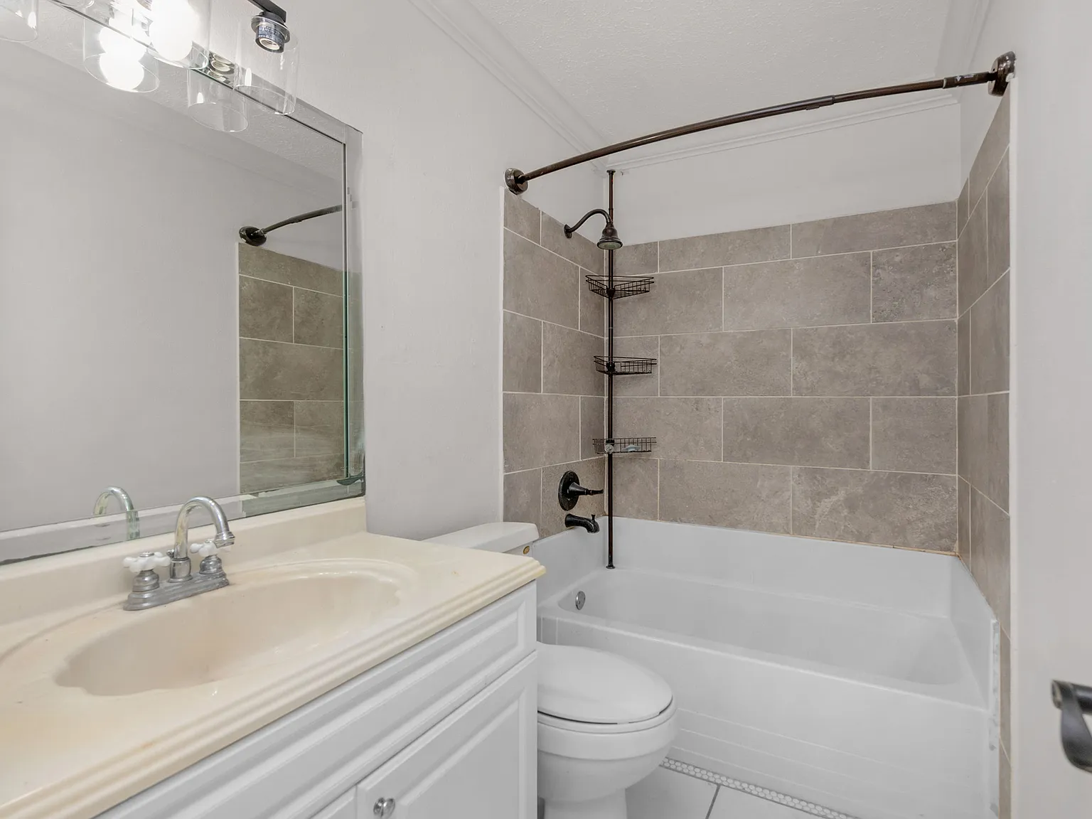 2 bed, 850 sqft, $1,525 — Photo 3