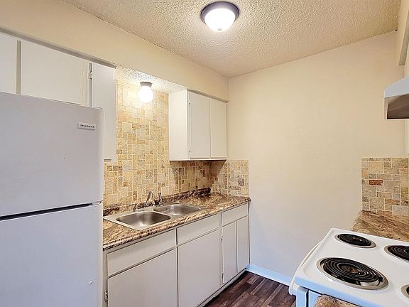 4th image of 202 Park Cir