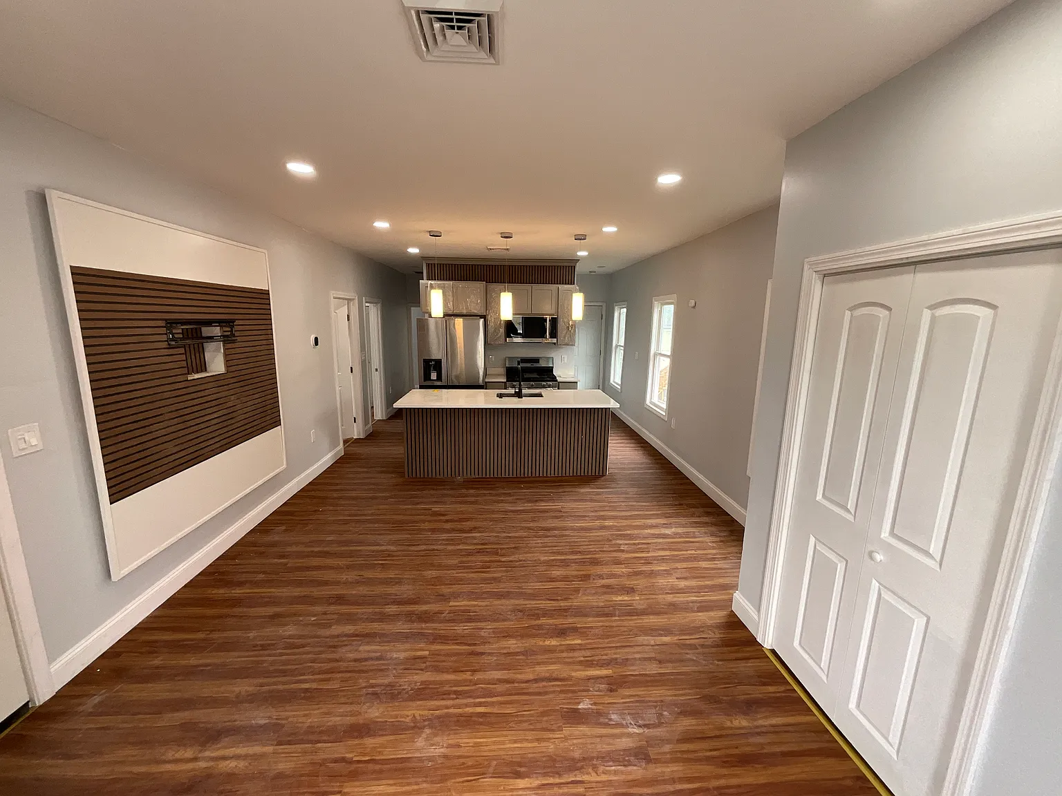 3 bed, 1100 sqft, $2,600 — Photo 2