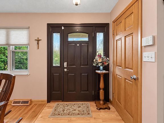 4th image of 1120 Woodmere Rd