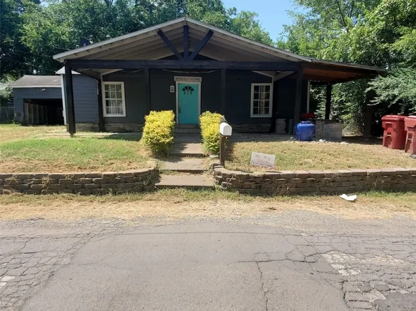 218 E 12th St, Bonham, TX 75418