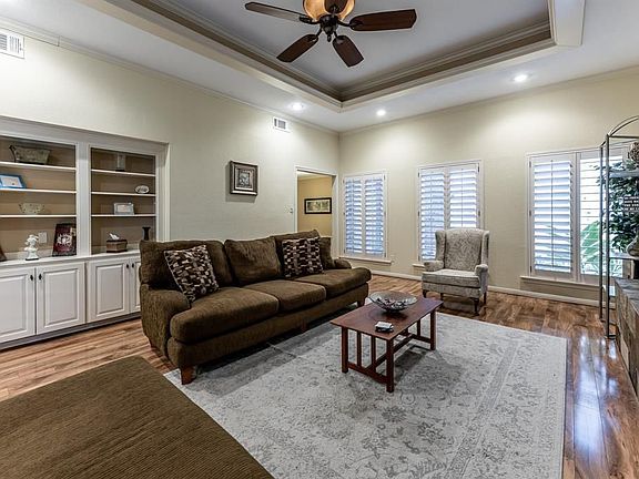 5th image of 422 River Oaks Dr