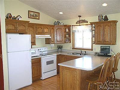 2nd image of 627 Hickory Ln