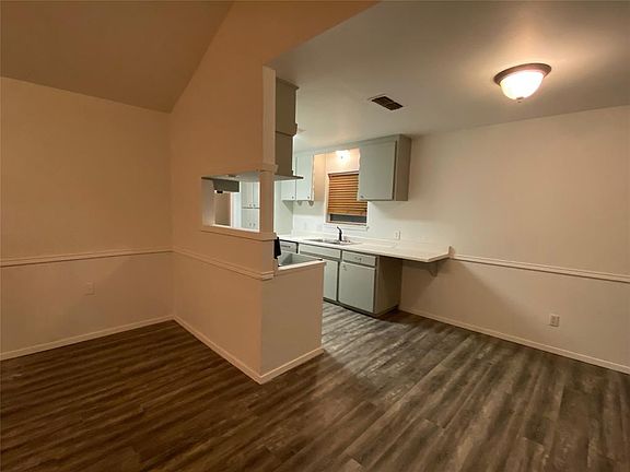 2nd image of 6533 Meadowview Ln
