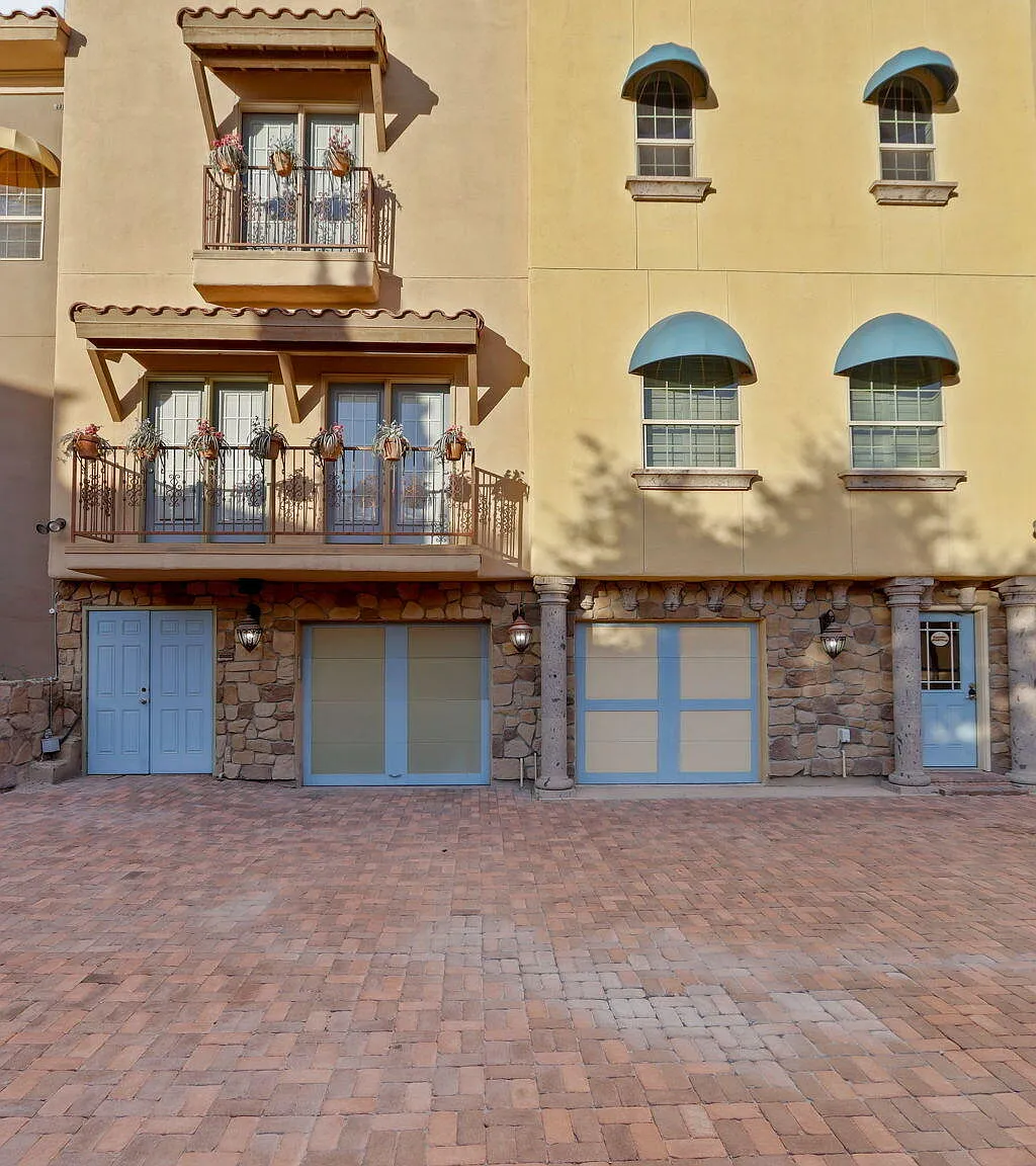 1 bed, 1.0 bath, 1040 sqft, $2,000 — Photo 3