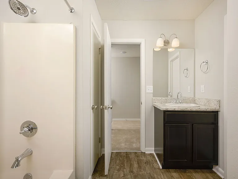 Ivy Terrace Apartments — Photo 24