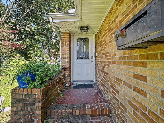 3rd image of 618 Smith St