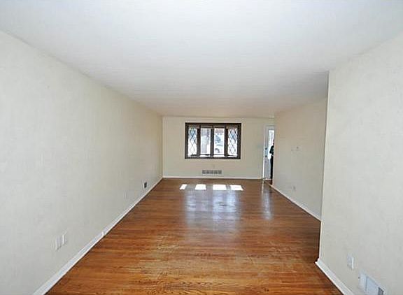 4th image of 378 Carmen Dr