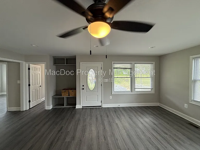 77 Lakeview Dr — Photo 5