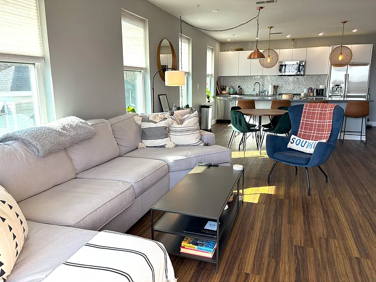 408 E 8th St #3 — Photo 13