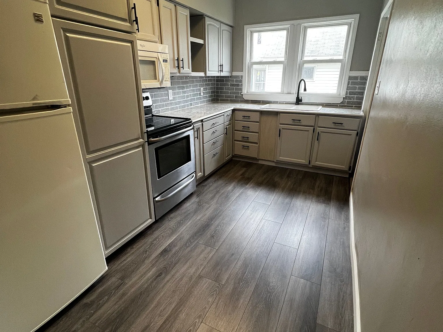 2 bed, $1,000 — Photo 2