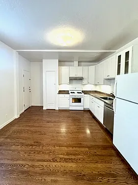 2030 Powell St — Photo 5