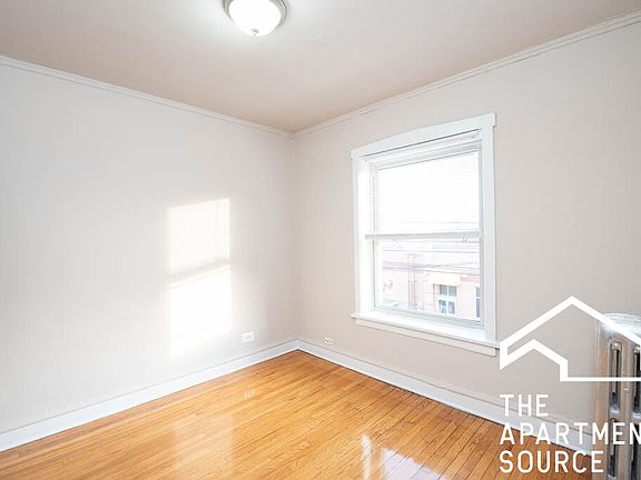 4th image of 4029 W Melrose St APT 3W