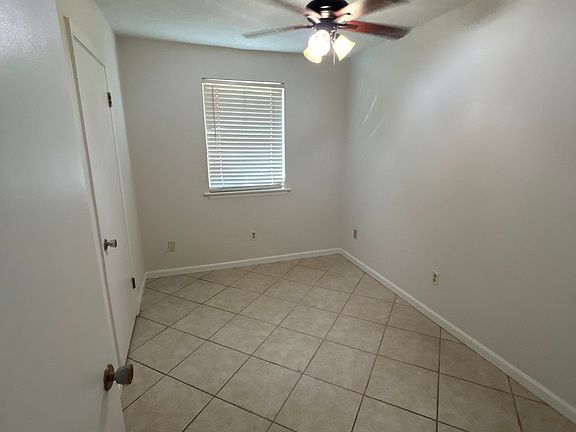 4th image of 1136 Warren Dr