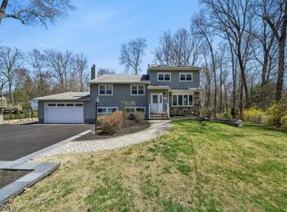 47 Crossbrook Rd, Livingston, NJ 07039