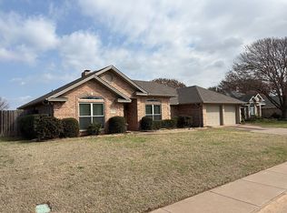 10 Park Place Cir, Iowa Park, TX 76367