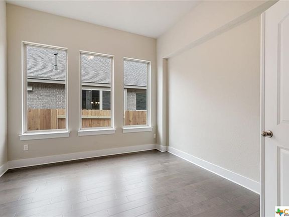 4th image of 512 Academy Oaks Dr