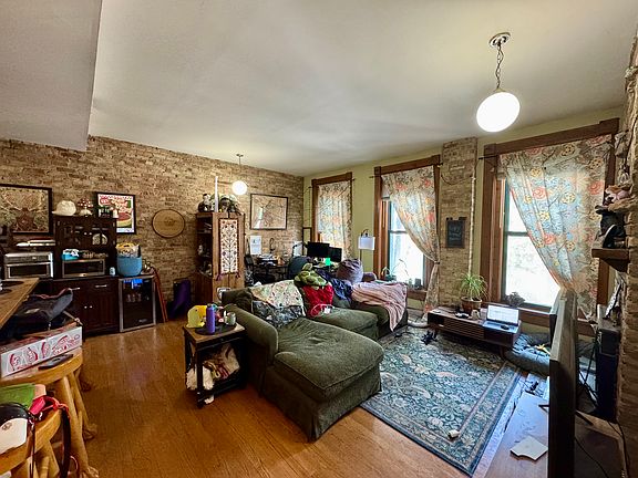 3rd image of 2306 N Lincoln Ave APT 2C