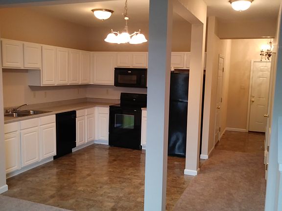3rd image of 4834 Heritage Heights Cir