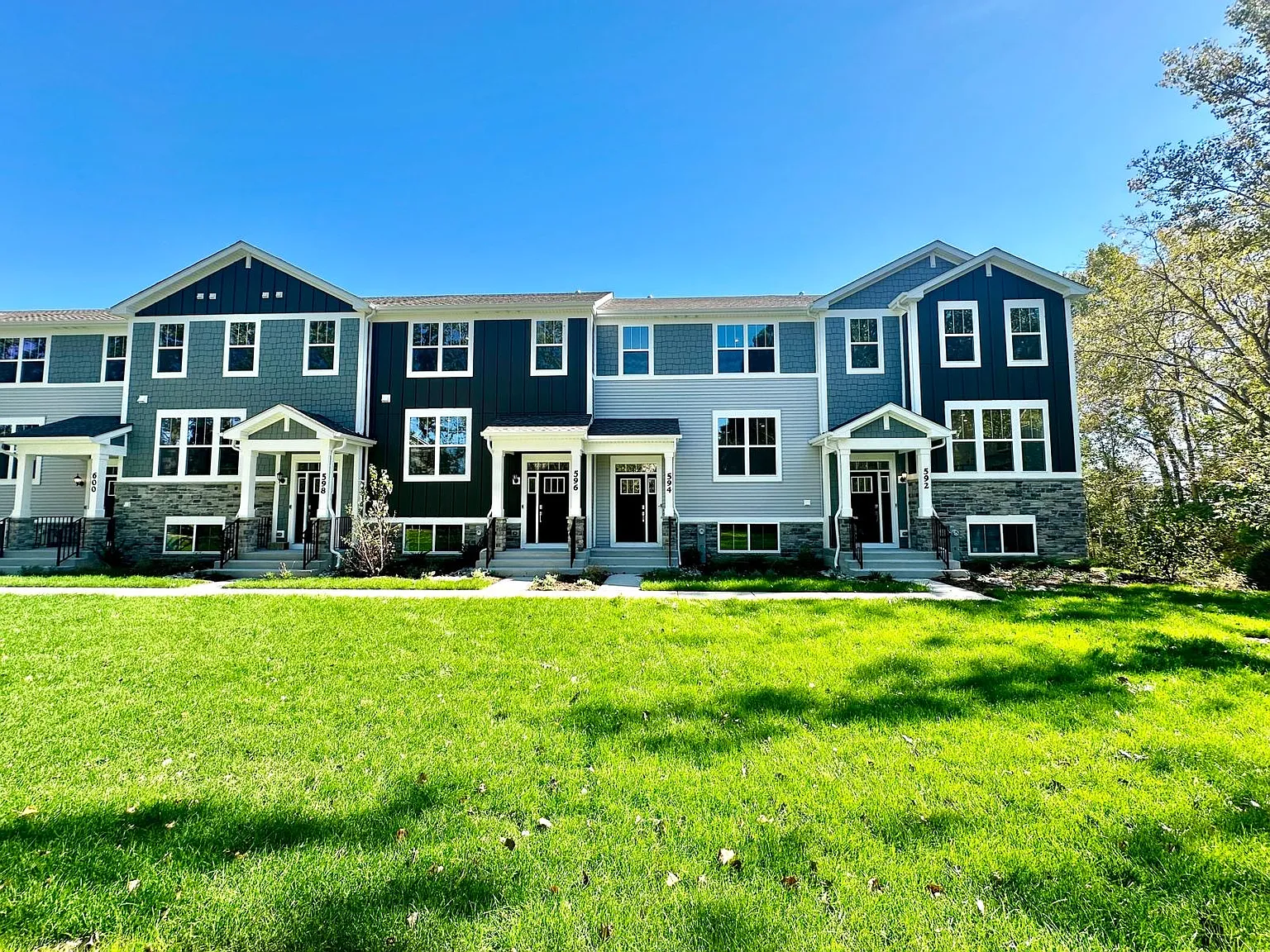 3 bed, 2.5 bath, 1764 sqft, $2,995 — Photo 3