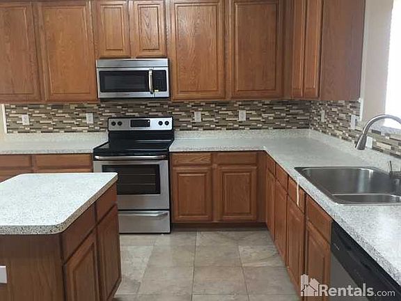 4th image of 2601 Elderberry Ln