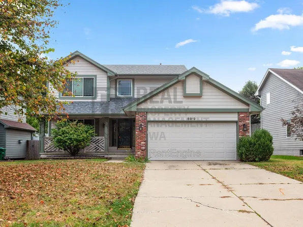 8912 Highland Oaks Dr, Johnston, IA 50131
