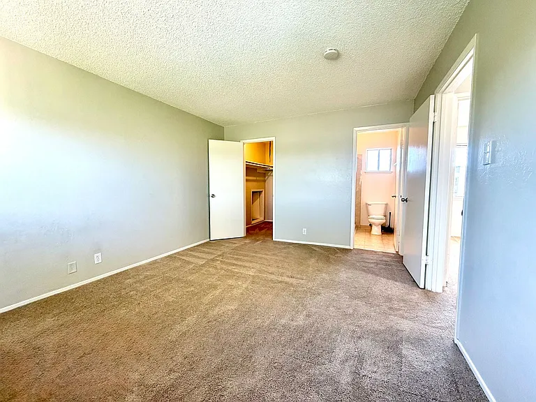 2660 Flores St — Photo 9