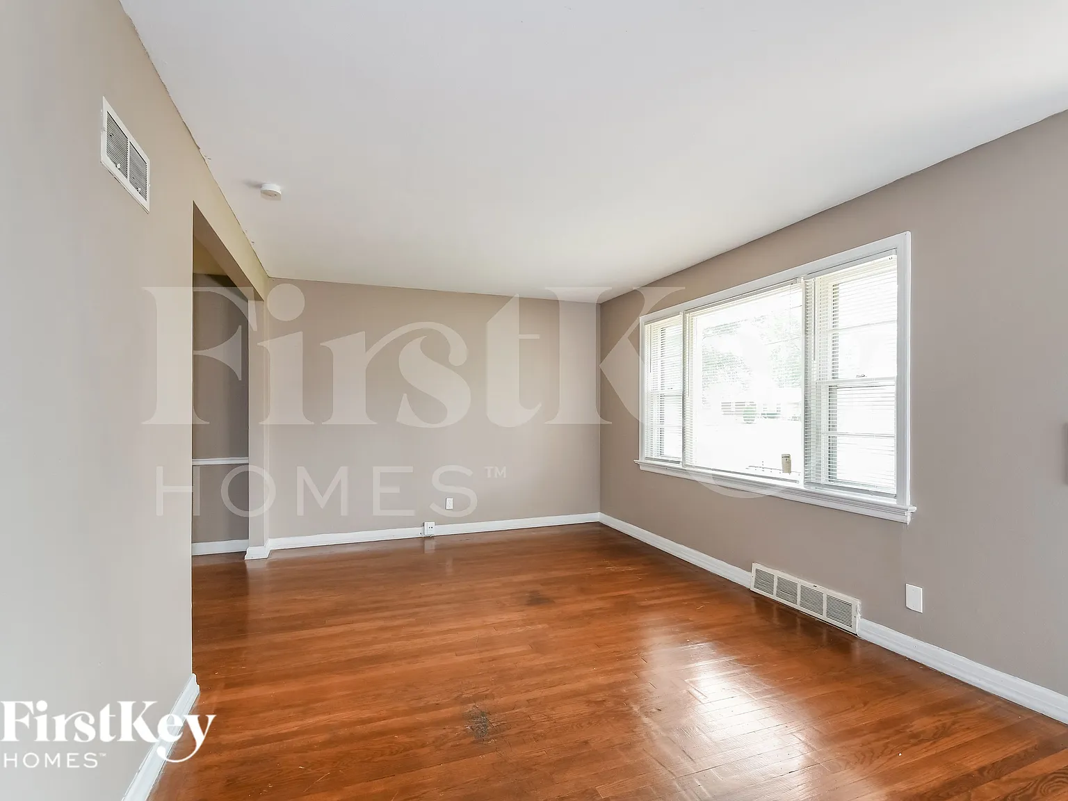 3 bed, 2.0 bath, 1195 sqft, $1,690 — Photo 3